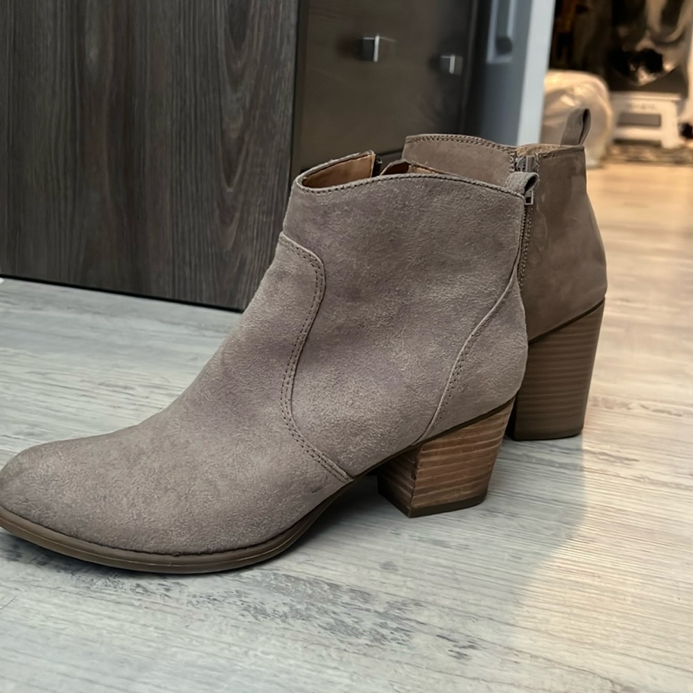 Suede ankle boot
